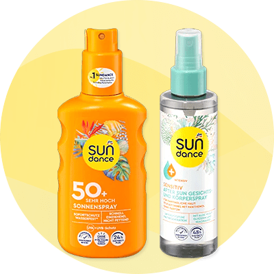 Zwei Sonnenschutzprodukte auf gelbem Kreis-Hintergrund: links orangefarbene Sundance Sonnenspray-Flasche mit Aufschrift „50+ Sehr hoch Sonnenspray“, rechts transparente Spray-Flasche mit Mint-Deckel und Label „Sundance“ und Text „After Sun Gesicht- & Körperspray“