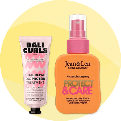 Zwei Haarpflegeprodukte vor gelbem Kreis: links eine rosa Tube BALI CURLS Total Repair SOS Protein Treatment, rechts ein oranger Pumpspray-Flakon Jean & Len Protect & Care Hitzeschutzspray