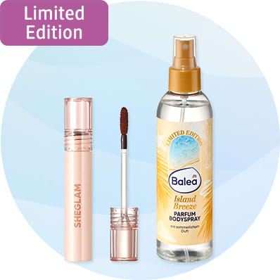 zwei Kosmetikprodukte vor hellem Kreis-Hintergrund: links ein offener roségoldener Mascara-Stift mit braunem Bürstchen und Aufschrift „SHEGLAM“, rechts eine Sprühflasche „Balea Island Breeze Parfum Bodyspray“ mit goldener Kappe und Aufdruck „Limited Edition“