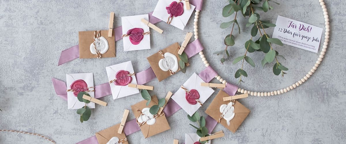 Date Kalender mit kleinen Kuverts