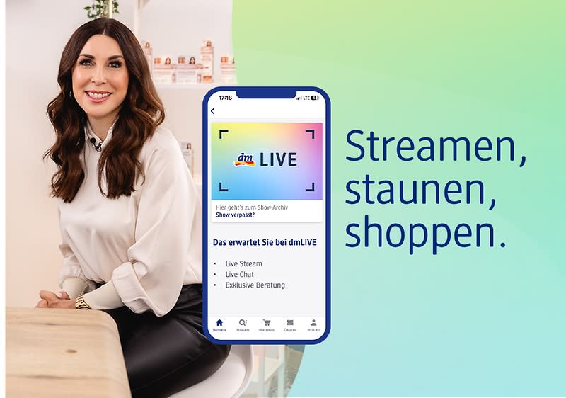 dmLIVE Streaming Shopping auf Smartphone mit Frau im Hintergrund