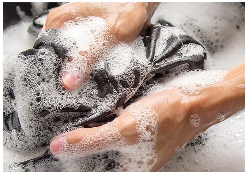 Wäsche mit der Hand waschen