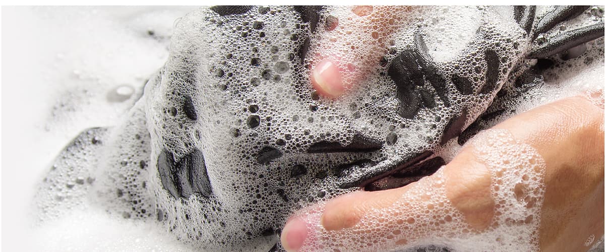 Wäsche mit der Hand waschen