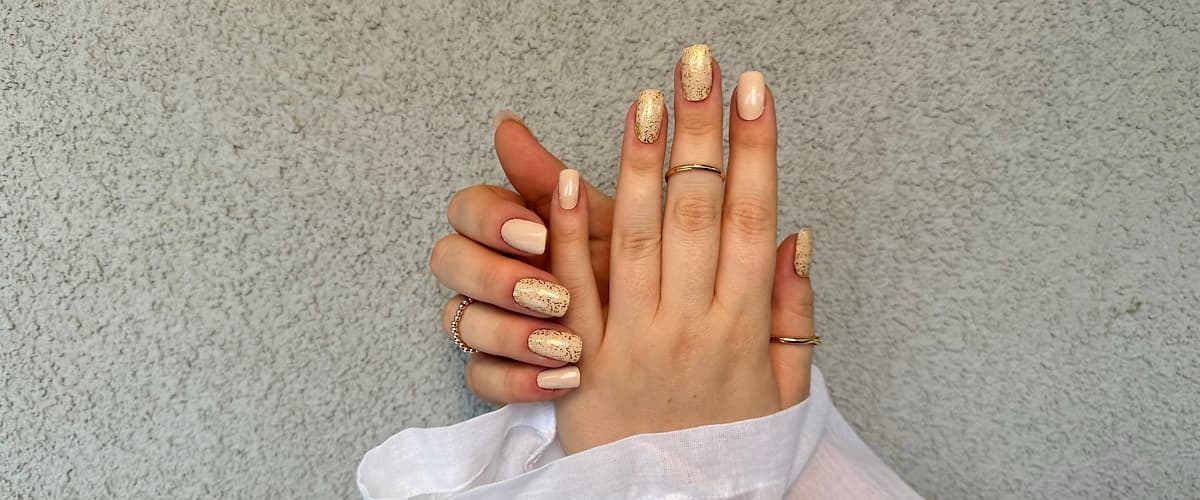 Nagelfolie auftragen