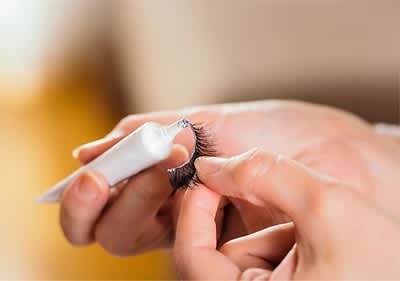 Wimpernkleber