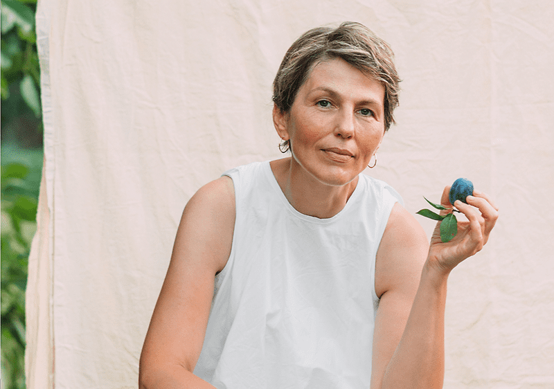Frau mit Frucht