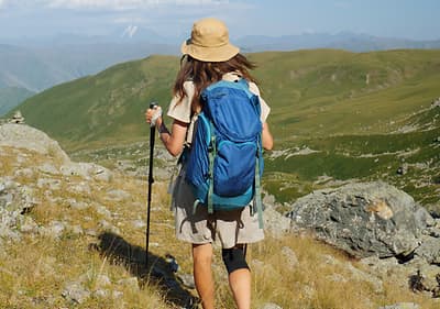 Frau beim Wandern