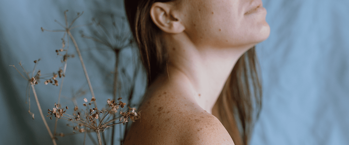 Hals und Schulter von Frau