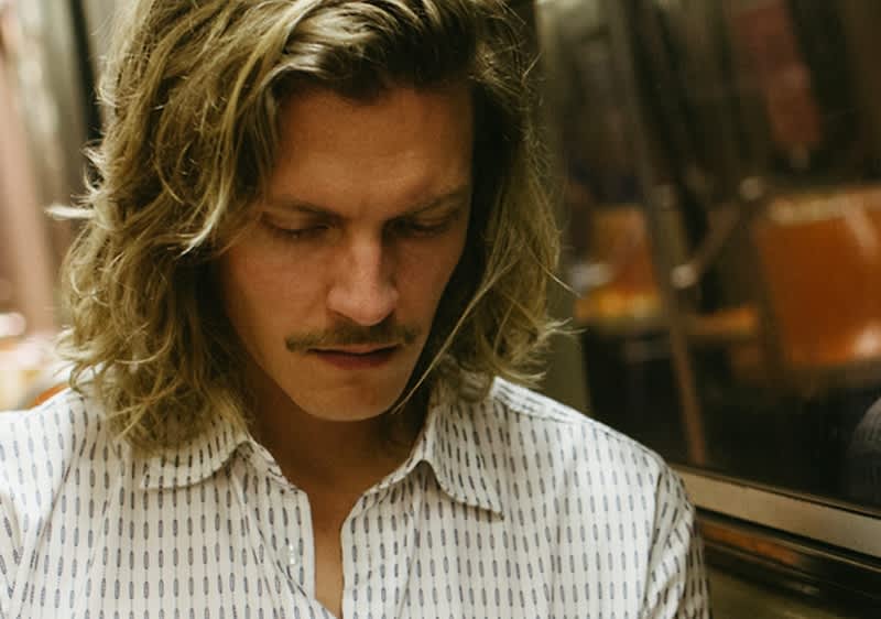 Mann mit Schnurrbart