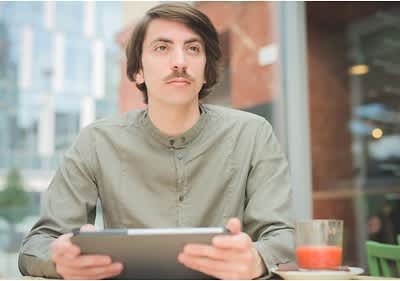 Mann mit Schnurrbart