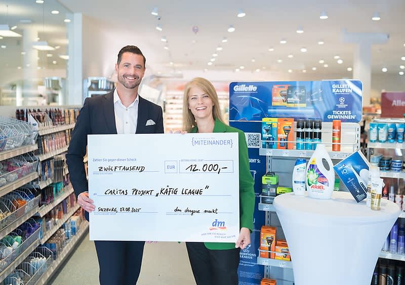 Bei der Übergabe des Spendenschecks für das Caritas-Projekt „Gemeinsam mehr bewegen"