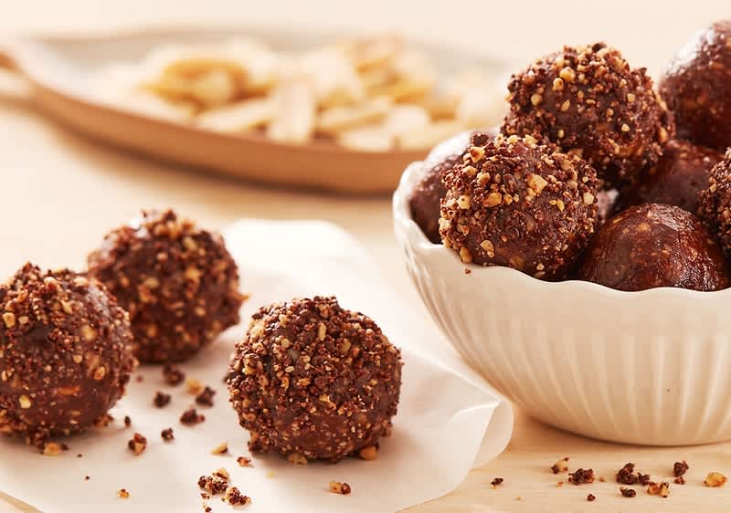 Vegane Erdnuss-Schoko-Energyballs