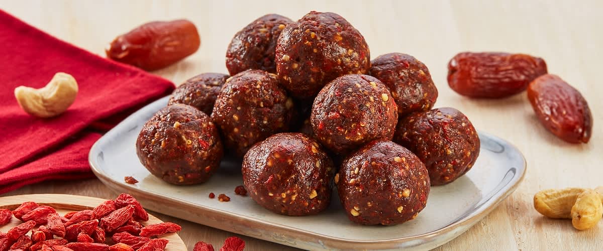 Energy-Balls mit Gojibeeren-Kakao