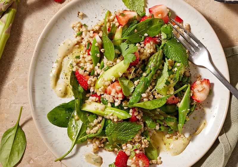 Buchweizensalat mit Kräuter-Cashew-Dipp