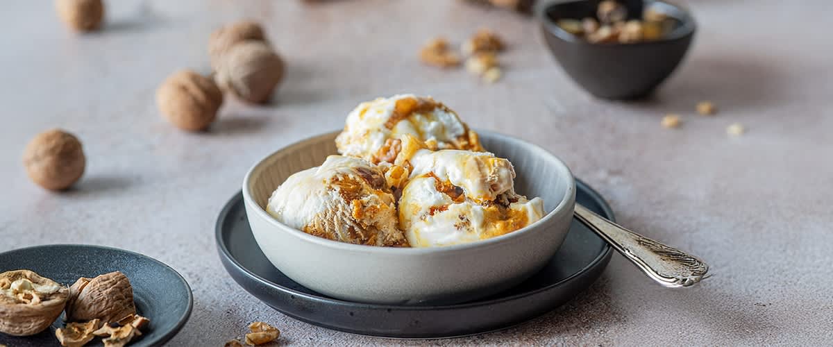 Nice Cream Banane mit Walnusskernen