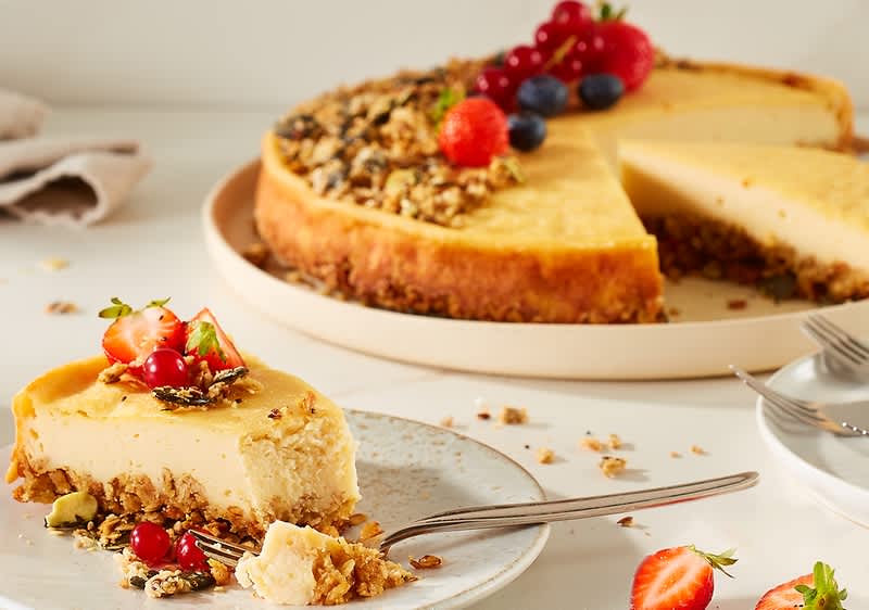 Veganer Käsekuchen mit Granolaboden