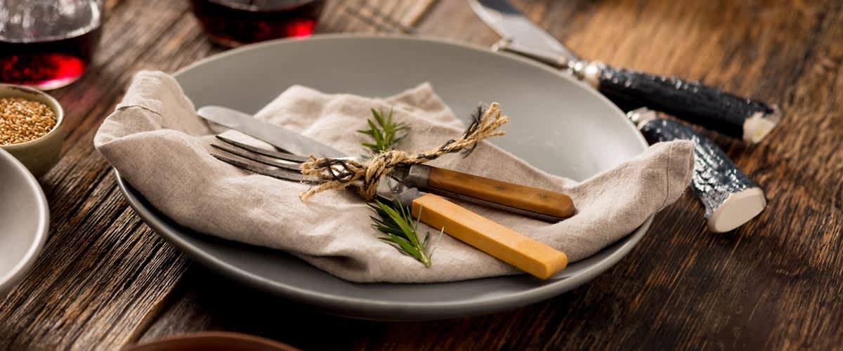 Teller weihnachtlich gedeckt