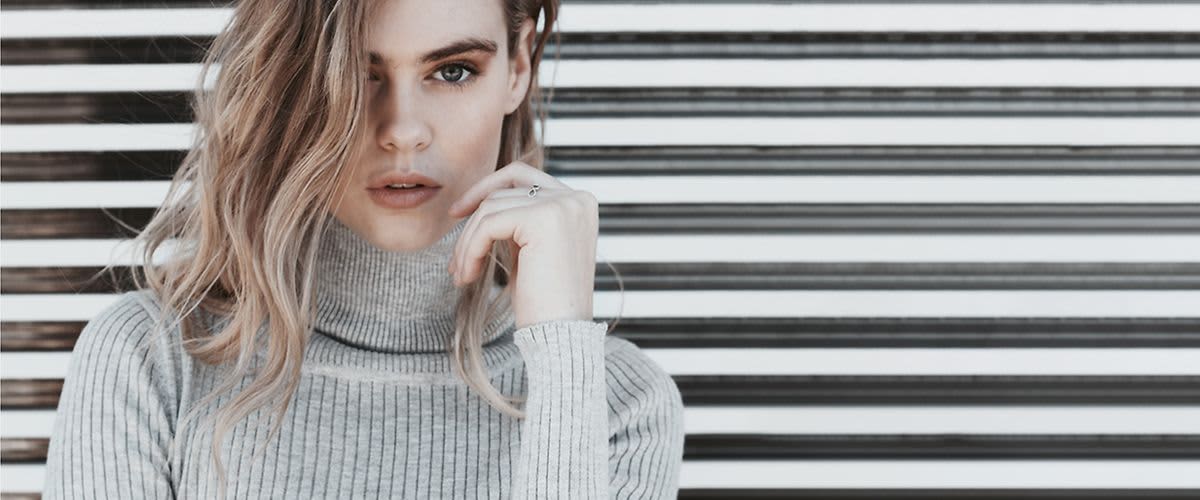 Frau mit blonden Haaren