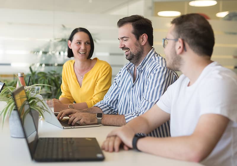 dm Mitarbeiter haben ein Meeting.