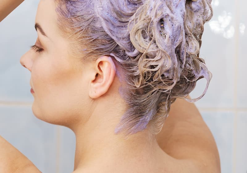 Silbershampoo anwenden