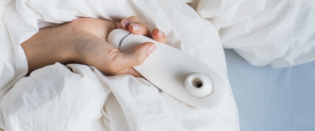 Vibrator im Bett