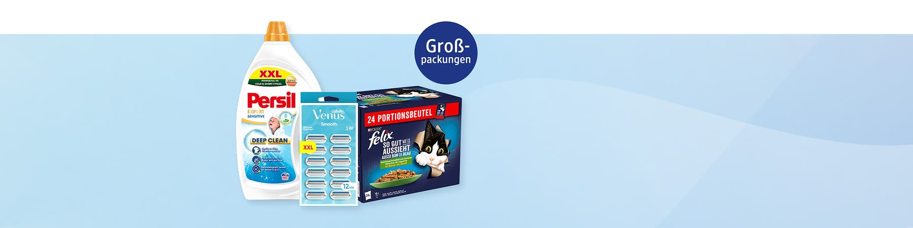 Drei Großpackungen nebeneinander: links weiße Persil-Waschmittelflasche mit gelber Kappe und Aufschrift „Deep Clean“ und XXL, mittig Packung Gillette Venus Ersatzklingen mit Aufdruck „Smooth“ und XXL, rechts blaue Katzenfutterschachtel „Felix“ mit schwar-weißem Katzenmotiv und Schrift „24 Portionsbeutel“