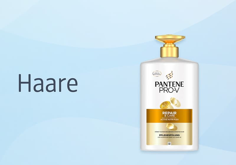 Pantene Pro-V Haarpflege Spülung Flasche auf blauem Hintergrund