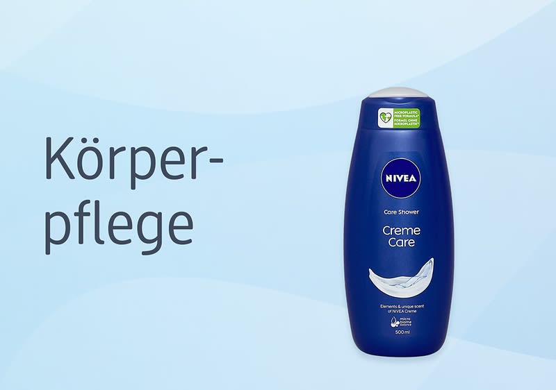 Hellblauer Hintergrund mit links dem Schriftzug „Körperpflege“ und rechts einer dunkelblauen NIVEA Creme Care Duschflasche mit weißem Deckel und sichtbarem Logo sowie 500 ml-Angabe