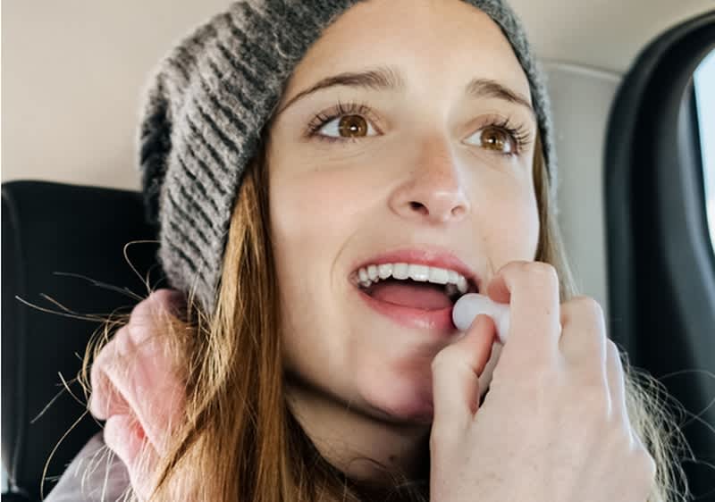 junge Frauen nach dem Skifahren