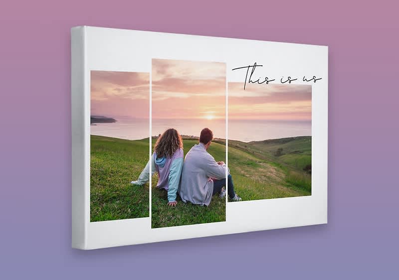 Ein Leinwandbild zeigt ein Paar auf einer Wiese mit Blick auf den Sonnenuntergang, daneben der Text „This is us“