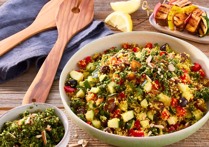 Bunter Couscoussalat mit Mandelgremolata