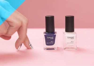 Finger und Nagellack