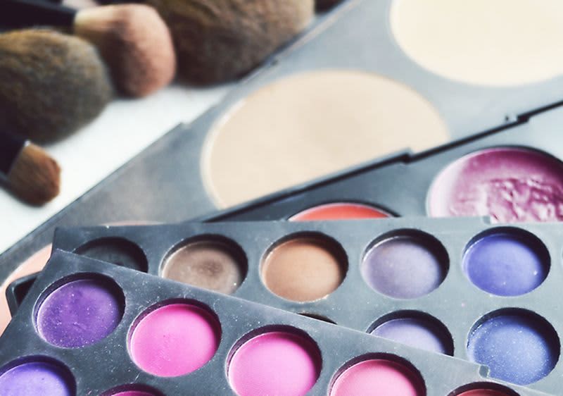 Lidschattenpalette mit Pinsel