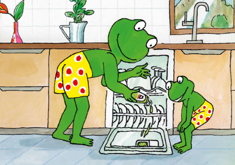 Zwei Frösche räumen die Spülmaschine ein