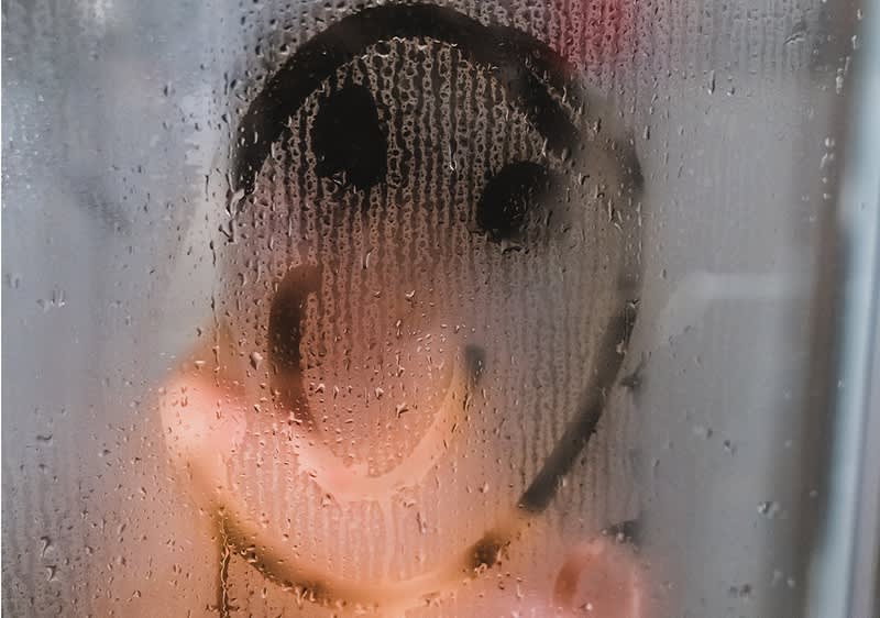 Paar beim Liebesspiel in der Dusche