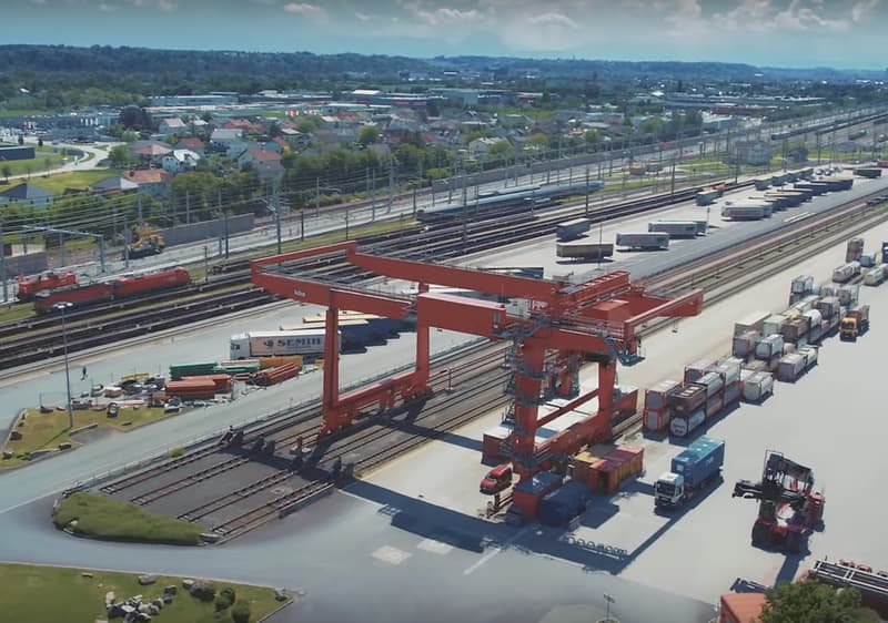 dm verlagert Verkehr auf Schiene