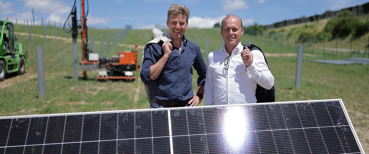 im Bild: Thomas Köck (Geschäftsführer dm) und Georg Waldner (ImWind)