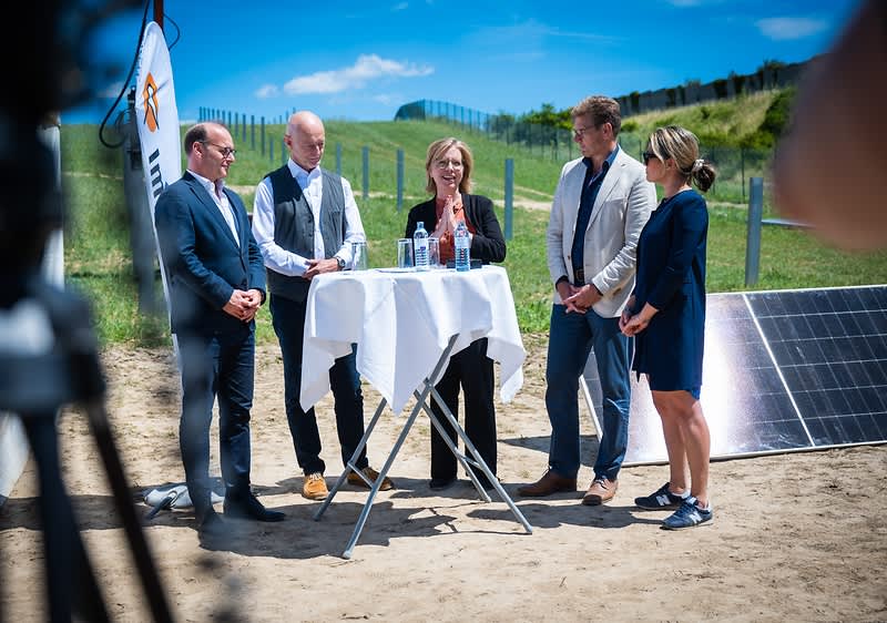 v.l.n.r.: Georg Waldner, Johannes Berthold, Leonore Gewessler (Klimaschutzministerin), Thomas Köck, Daniela Strasser