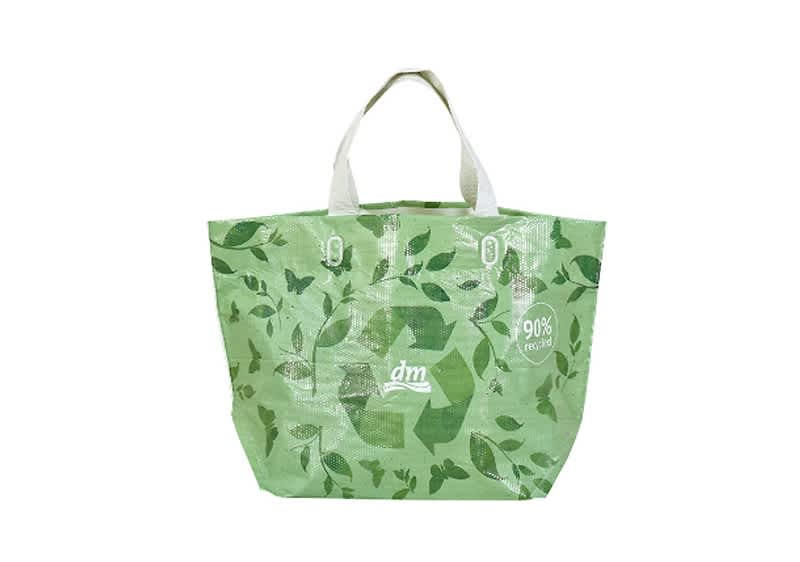 Frau mit Einkaufstasche