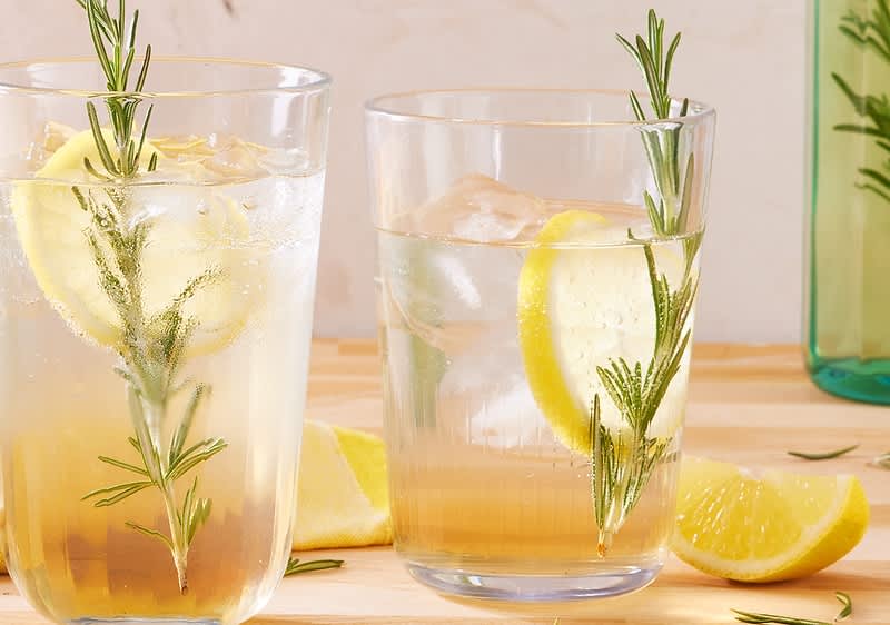 Zucker, Zitronen, Rosmarin, Gläser