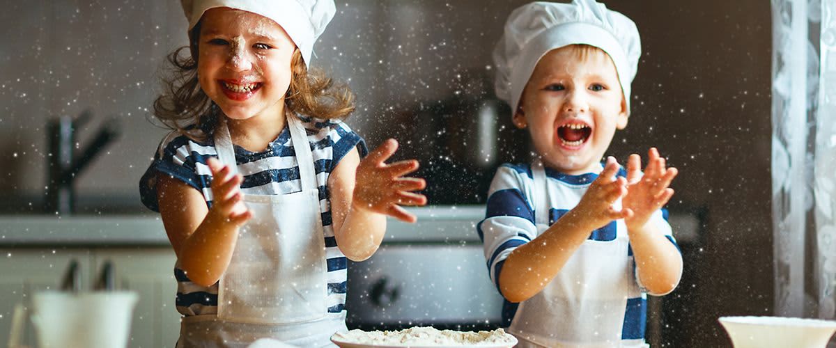 Kinder beim Backspaß