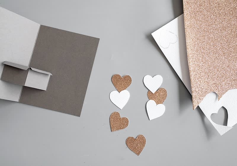 Pop-up-Element mit Herzen verzieren 1/2
