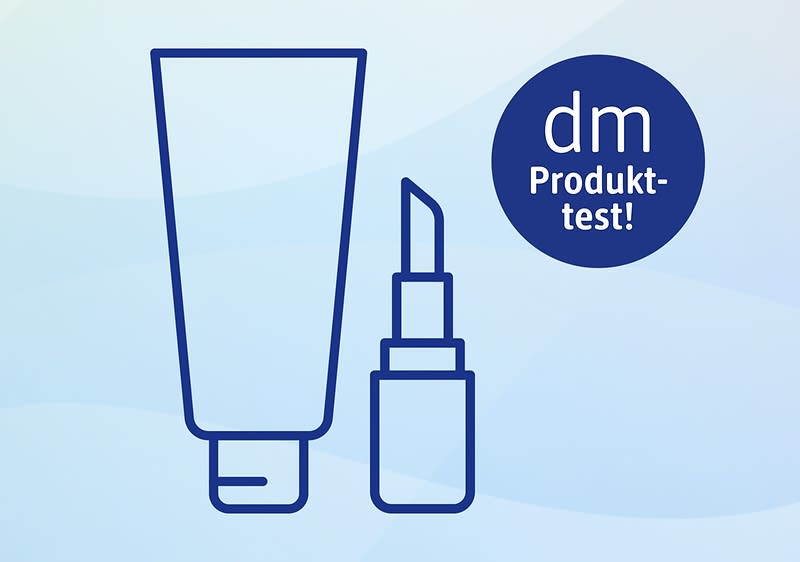 Eine blaue Grafik zeigt eine Tube und einen Lippenstift. Daneben steht „dm Produkttest!“ in einem blauen Kreis.