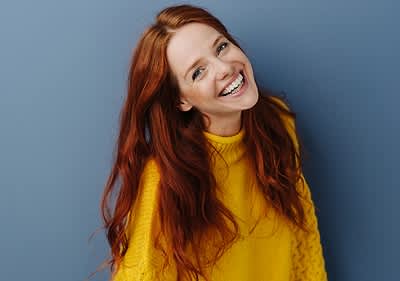 Frau mit roten Haaren