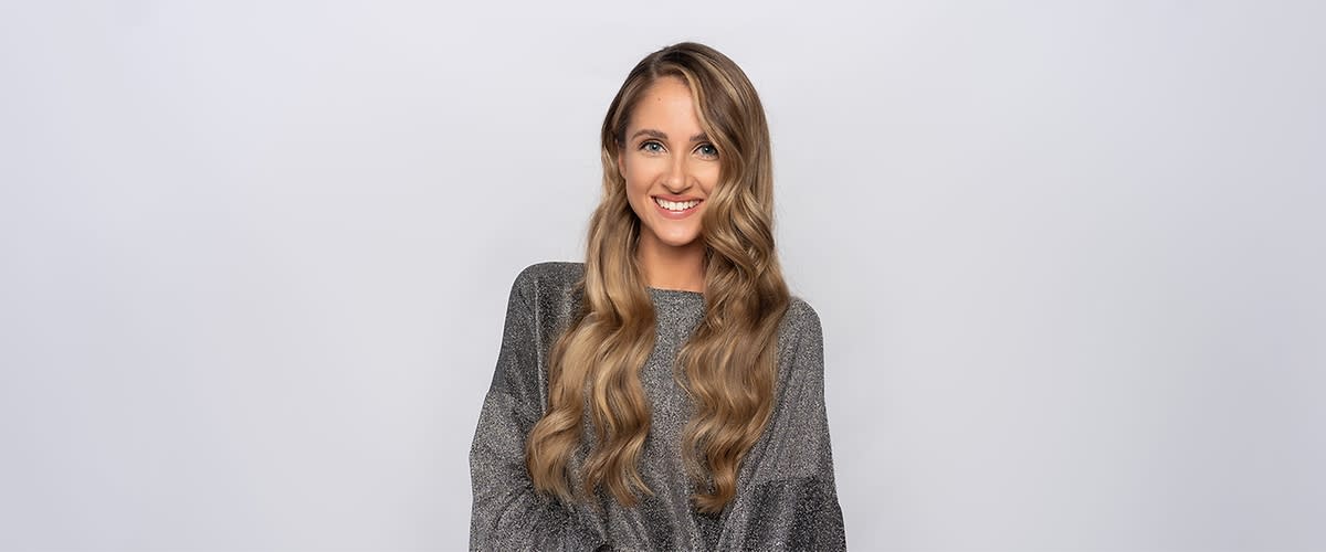 Frau mit schoenen langen Haaren
