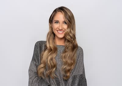 Frau mit schoenen langen Haaren