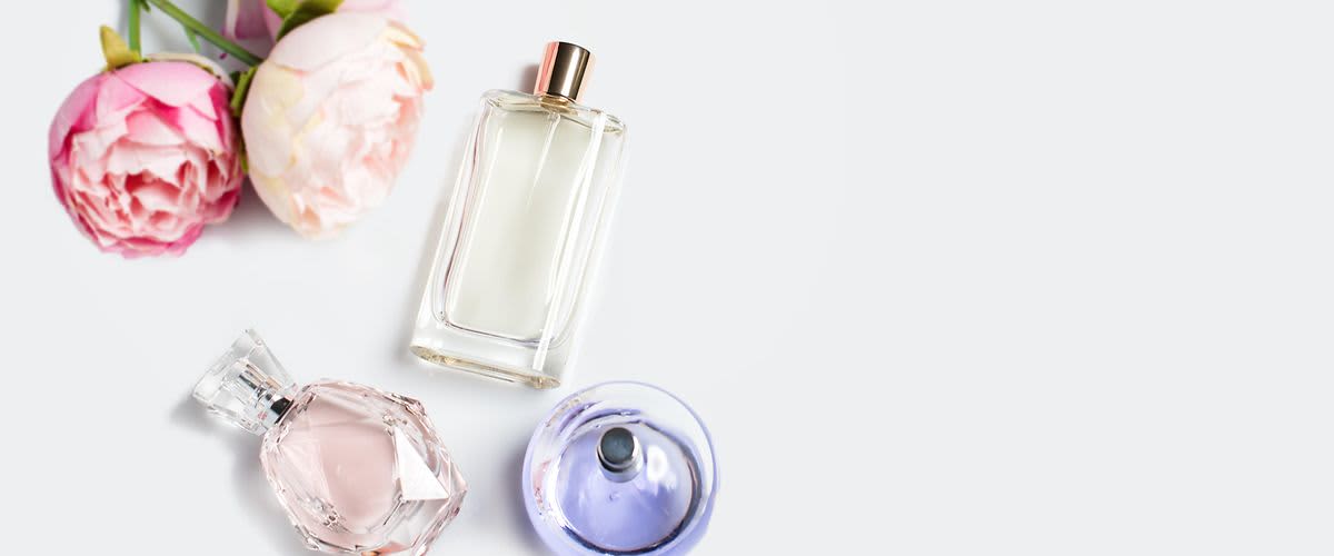 Parfums und Blumen zum Valentinstag schenken