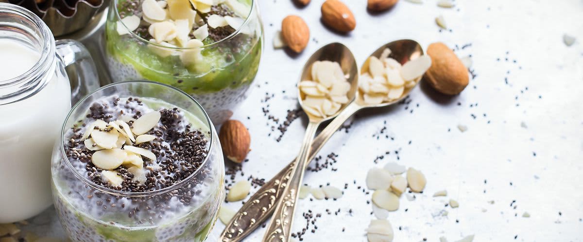 Chiapudding mit Kiwi und Mandeln