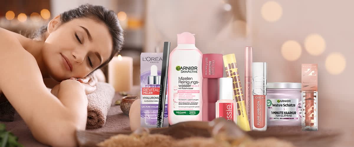 Beauty-Produkte wie Lippenstift, Nagellack, Reinigungswasser und Haarkur auf einem Tisch