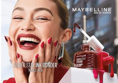 Maybelline Nagellack Flasche mit rotem Nagellack